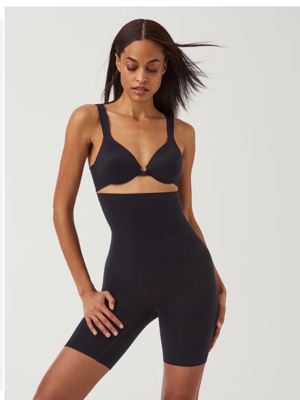 SPANX Seamless Shaping -Waist Mid-Thigh Shorts-Very Black Size Medium